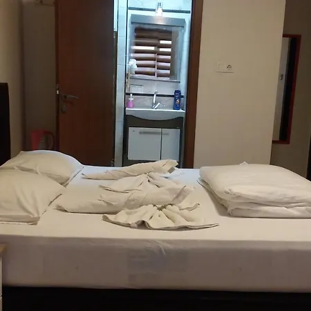 Kiwi Hotel *
